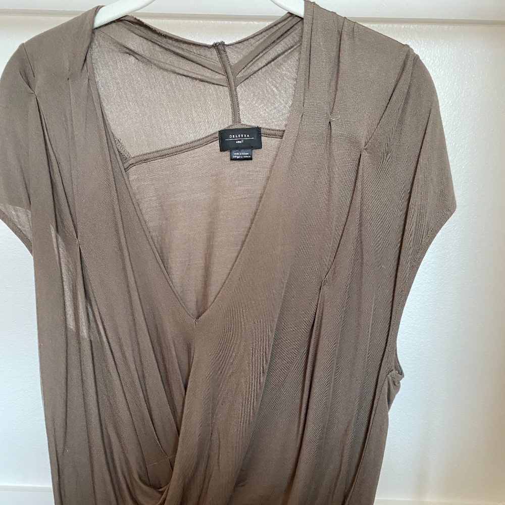 Deletta Brown soft lower cut top